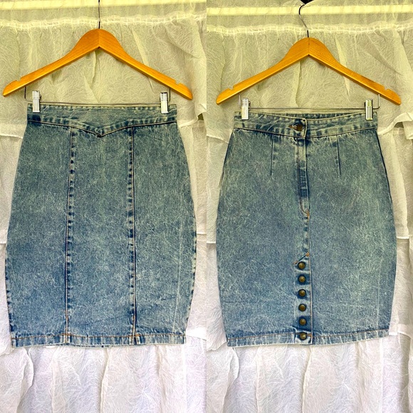 Vintage denim pencil skirt with back snap slit - Picture 1 of 7